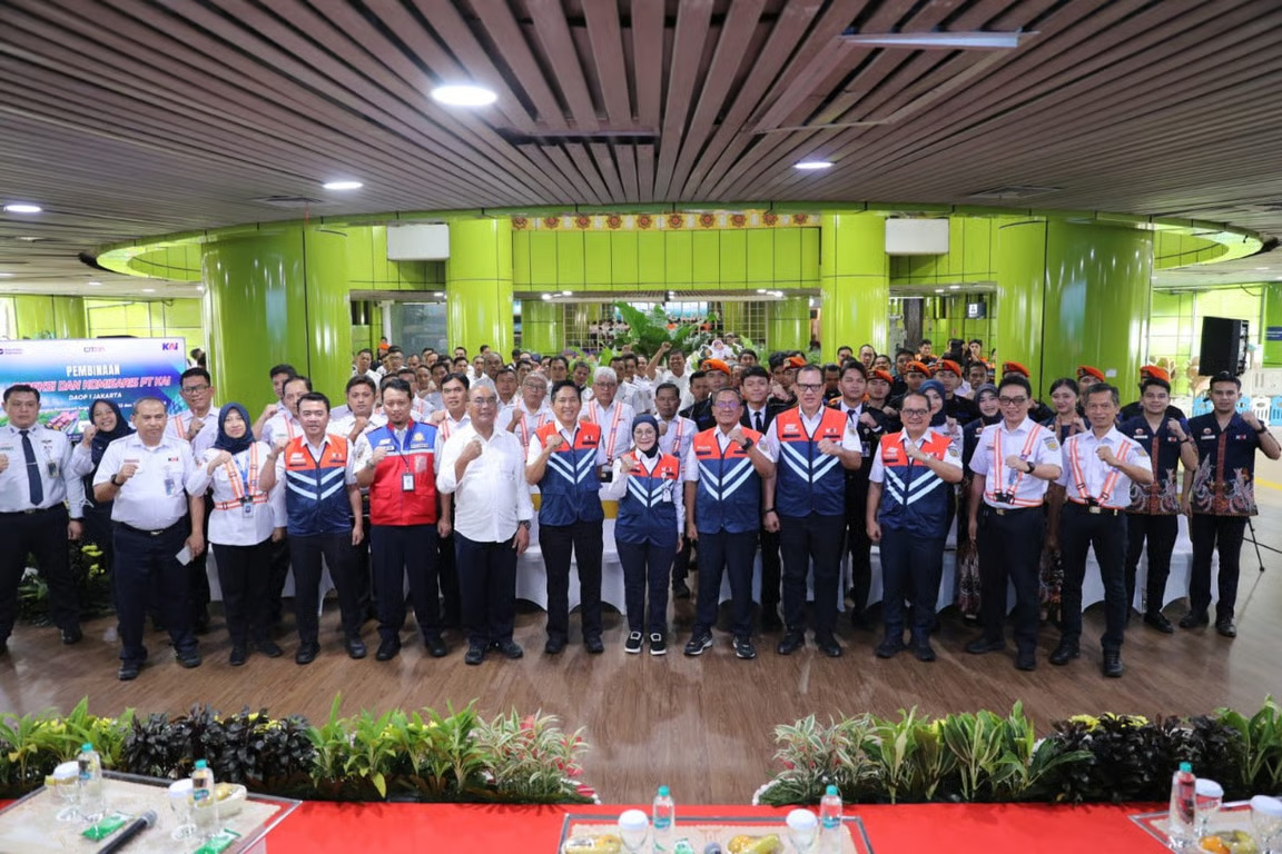KAI Intensifkan Inspeksi Jalur untuk Memperkuat Keandalan Prasarana dan Layanan di Stasiun Jelang Nataru 2025/2026