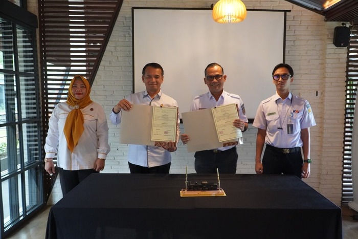 KAI - Kejari Purwokerto Teken Kerja Sama Penanganan Masalah Hukum Perdata dan Tata Usaha Negara