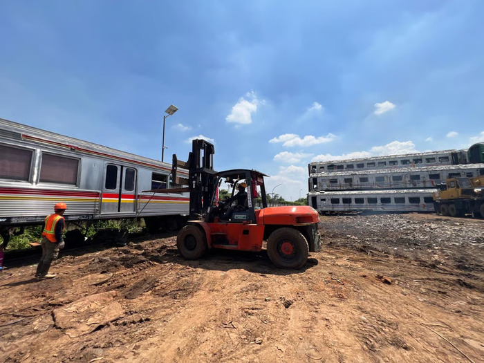 Relokasi Terencana: KAI Logistik Tangani Pemindahan dan Penataan 40 KRL Afkir ke TPSSK Pasirbungur