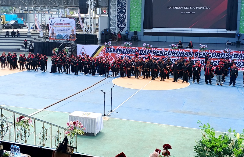 Bupati Shalahuddin Kukuhkan Pengurus BATAMAD 2025, Tegaskan Peran Garda Adat Penjaga Keamanan Barito Utara