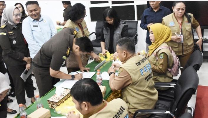 Pegawai Kejaksaan Negeri Kapuas Jalani Tes Urine