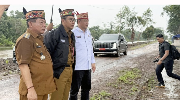 Bupati Kapuas Bersama Sekdaprov Kalteng Tinjau Persiapan Tanam Jagung dan Rencana Peresmian Jembatan Sei Asam