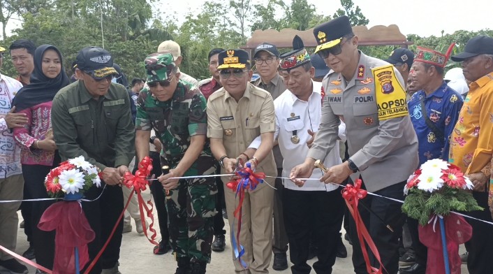 Gubernur Kalteng Resmikan Jembatan Sei Pasah dan Terusan di Kapuas