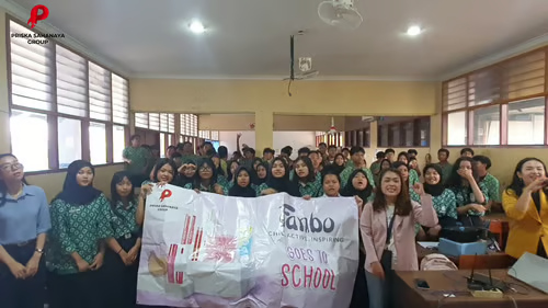 Workshop Consistency Strategies to Build and Maintain an Audience bersama Priska Sahanaya dan Beauty Class Fanbo di SMA & SMK Gita Kirrti 1