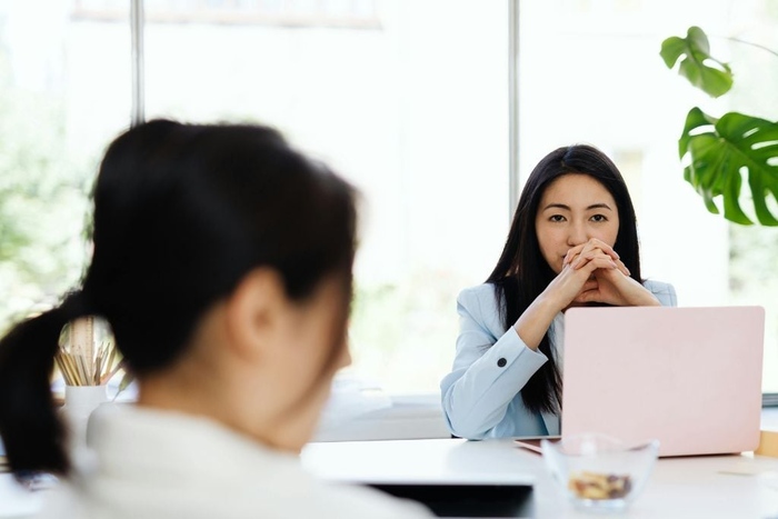 Tips untuk Mengurangi Membandingkan Hidup dengan Orang di Medsos