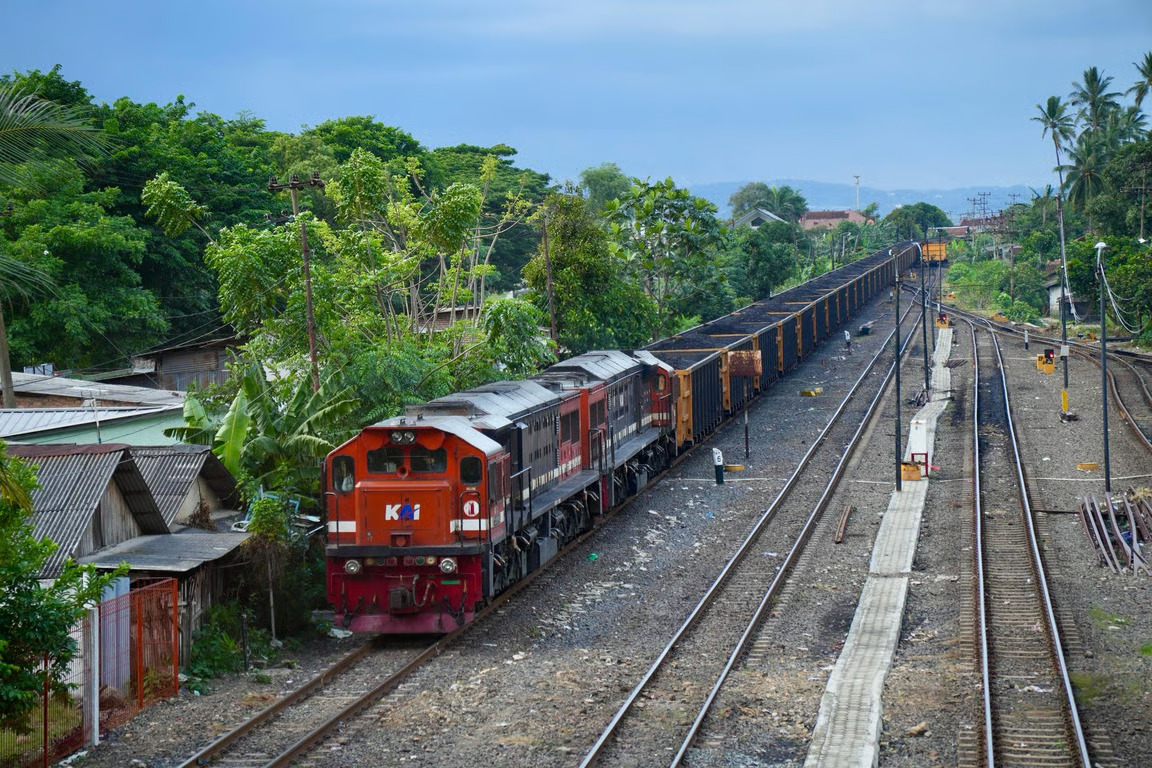 KAI Divre IV Tanjungkarang Pastikan Pasokan Energi Nasional Tetap Terjaga Selama Nataru 2025/2026