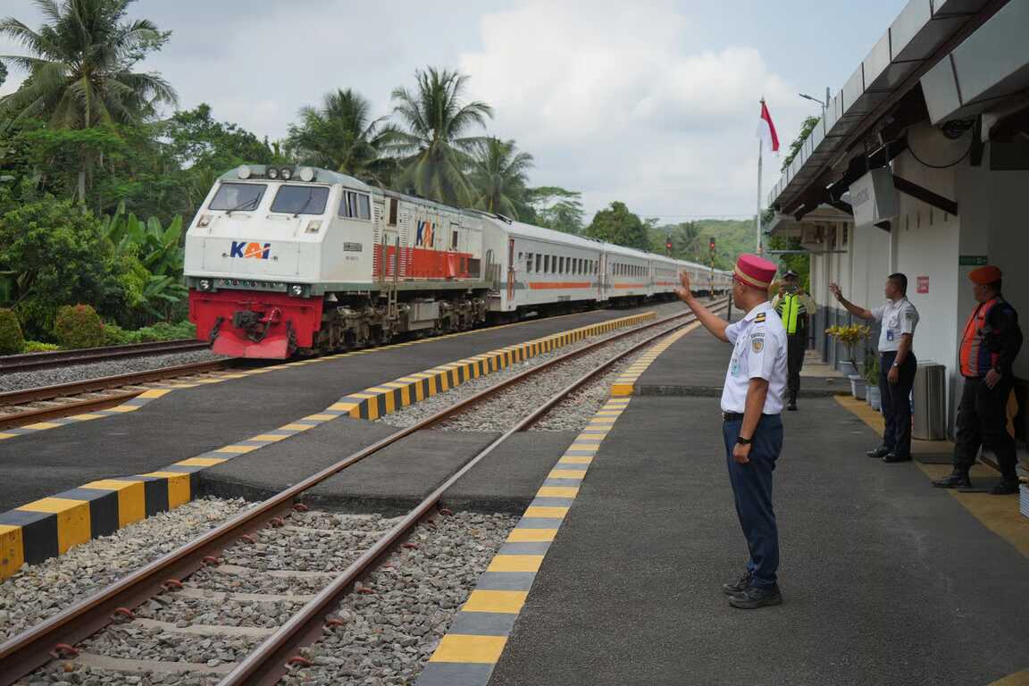 Ketepatan Waktu KA Berangkat Capai 99,57 Persen, KAI Daop 2 Bandung Operasikan 3.258 Perjalanan Selama Angkutan Nataru 2025/2026