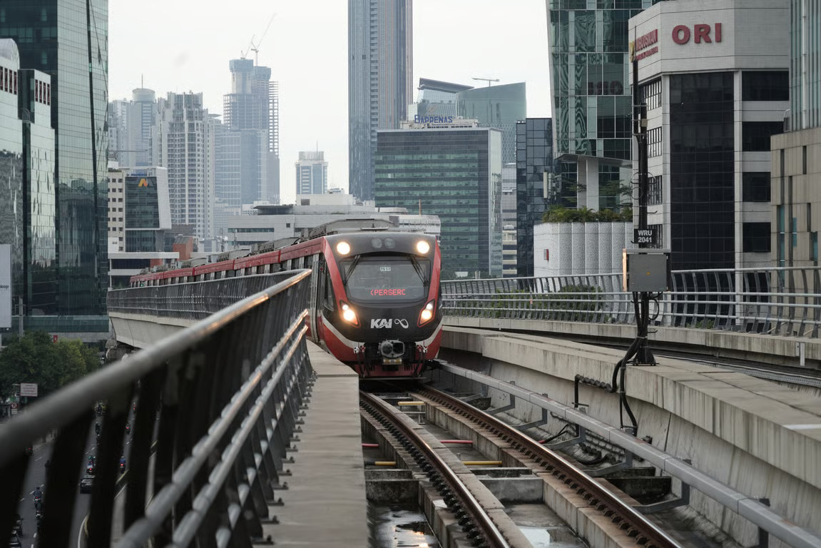 Makin Andal untuk Mobilitas Harian, Ketepatan Waktu LRT Jabodebek Tembus 99 Persen