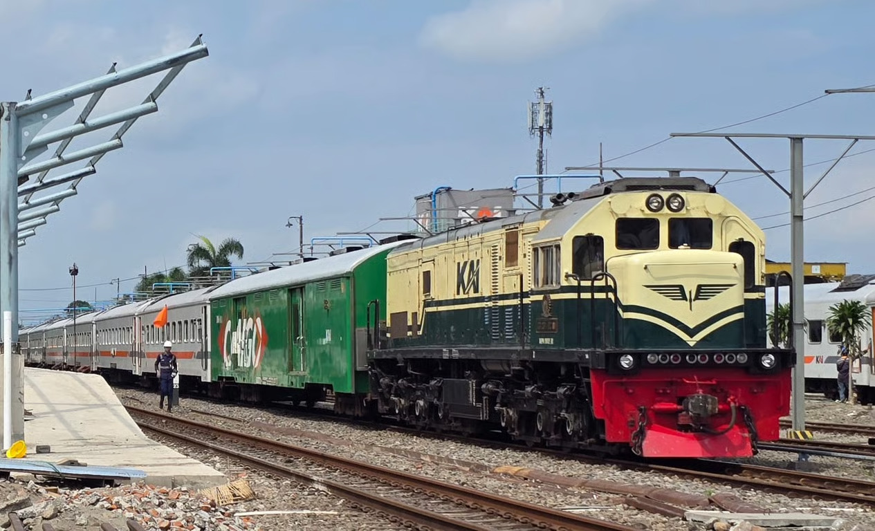 Kinerja Positif 2025: KAI Daop 7 Madiun Angkut 68.452 Ton Barang, Ketepatan Waktu Capai 98.58%