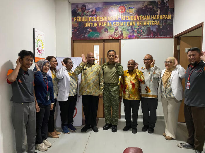 Kogabwilhan III Dorong Kesehatan di Papua lewat Bantuan Alat Bantu Dengar dan Sembako
