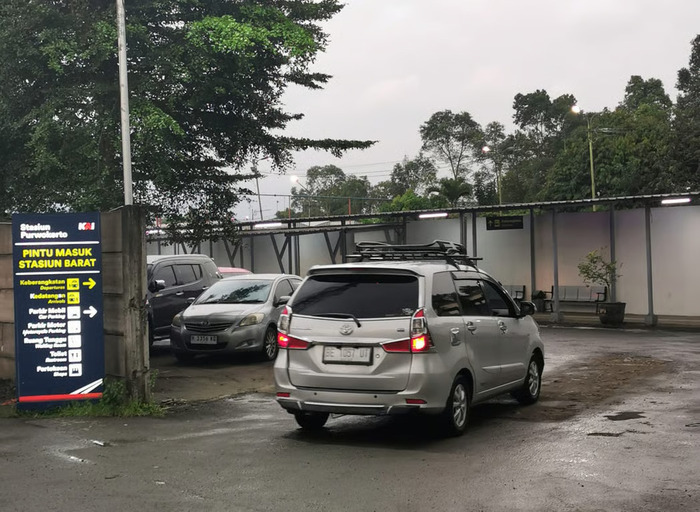Pecah Kepadatan, Stasiun Purwokerto Buka Akses Drop Zone Pintu Barat