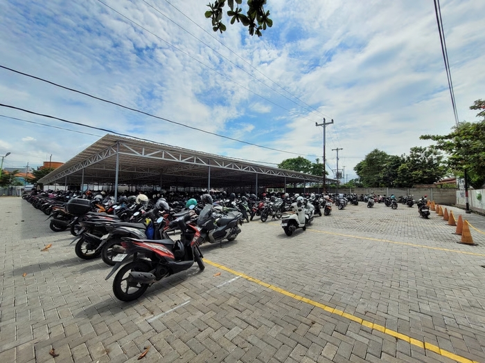 Parkir Motor Kini Lebih Nyaman, KAI Services Tata Ulang Area Parkir Semarang Tawang