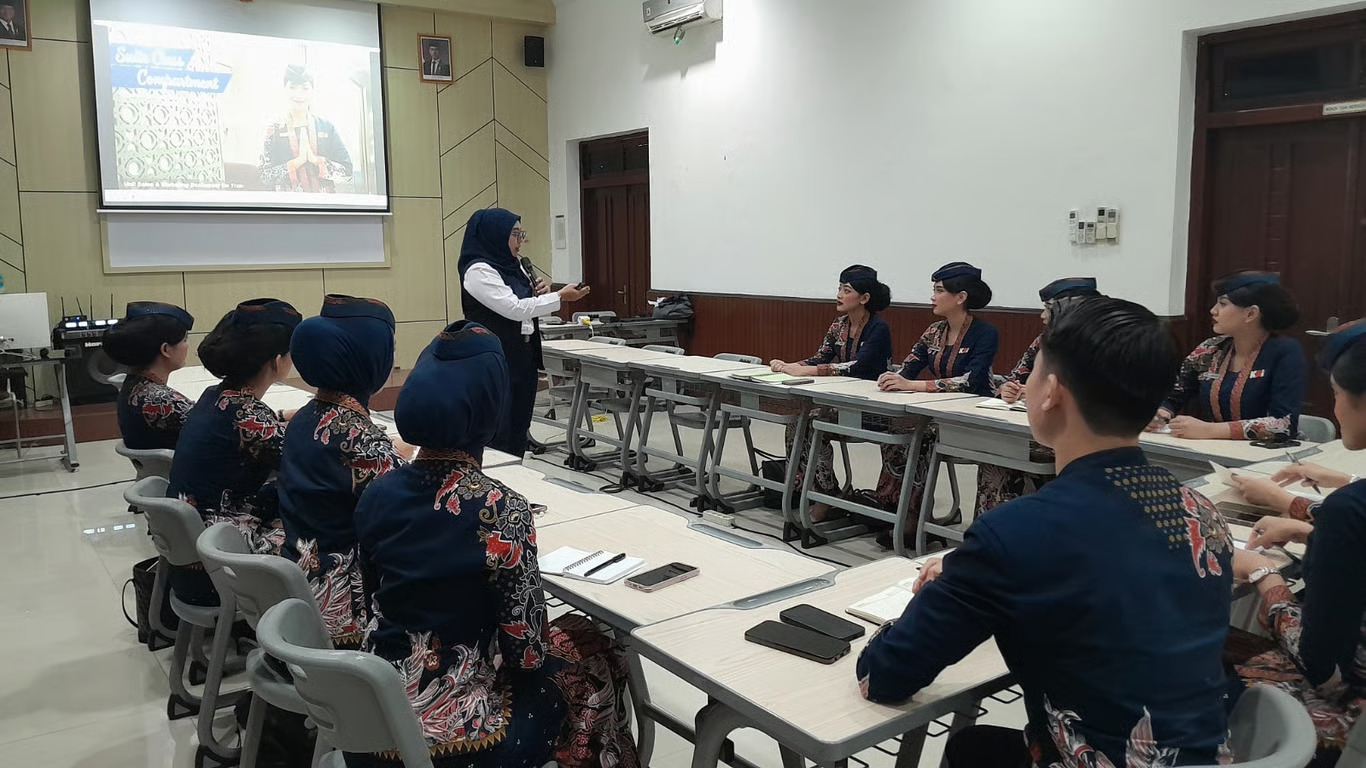 Tingkatkan Kapasitas Pelayanan, KAI Services Gelar Training Untuk Prama Prami di Rangkaian Compartment