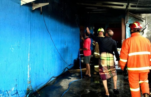 Siang Mencekam di Ketapang, Gudang Permanen Terbakar, Ini Pemicunya