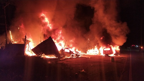 Malam Mencekam di Pasit Putih, Kios BBM dan Sembako Ludes Dilalap Api