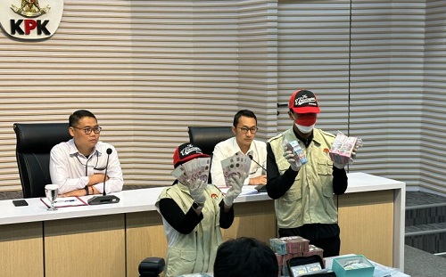 Lho...Kenapa KPK Tak Berani Tampilkan Tersangka Korupsi Saat Konferensi Pers?