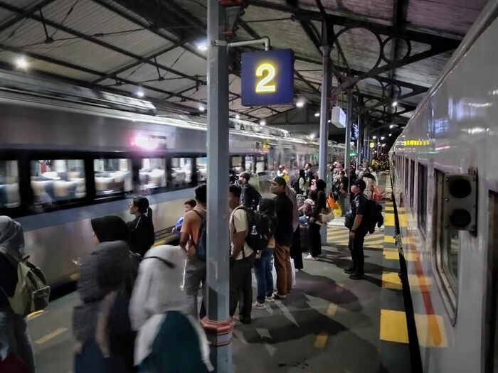 Puncak Kedatangan Libur Nataru di Daop 7 Madiun Capai 13.015 Penumpang, KAI Imbau Pelanggan Patuhi Aturan Bagasi demi Keselamatan dan Kenyamanan Bersama
