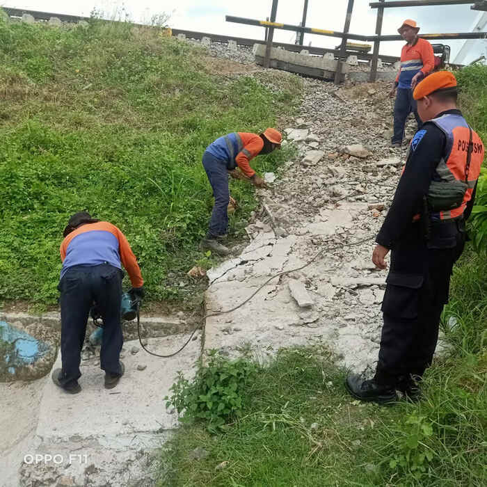 Tingkatkan Keselamatan Perka, KAI Daop 7 Madiun Tutup Perlintasan Liar